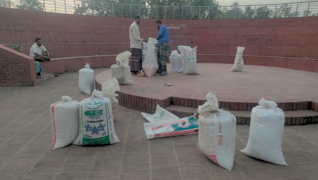 যেখানে সংস্কৃতি চর্চার কথা, সেখানে ভুট্টা শুকানো হচ্ছে! 4 WhatsApp Image 2026 05 10 at 00.07.18