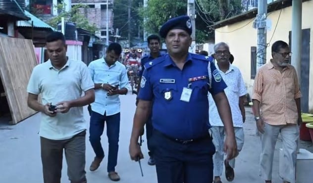 ময়মনসিংহে ৩৬ বাড়ি কলোনী ও আশপাশের এলাকায় মাদক-ছিনতাই ও নিষিদ্ধ সংগঠনের বিরুদ্ধে পুলিশের বিশেষ অভিযানে, আটক ৪ 5 WhatsApp Image 2026 09 12 at 11.30.11 PM