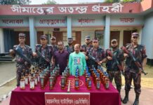 সীমান্তে ৫০ বোতল ভারতীয় মদসহ ২ জনকে আটক করেছে ময়মনসিংহ ব্যাটালিয়ন (৩৯ বিজিবি)